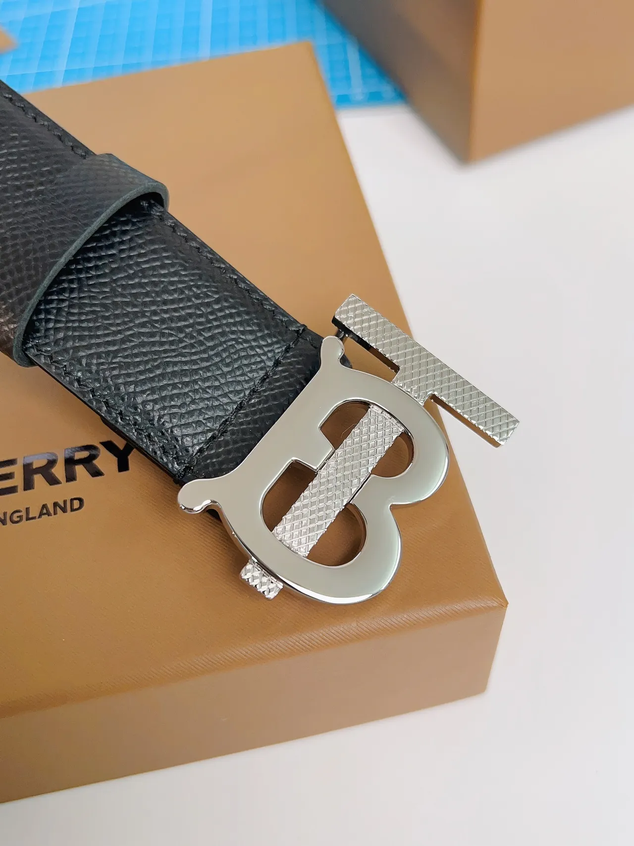 Burberry TB boucle ceinture noir cuir texturisé 5