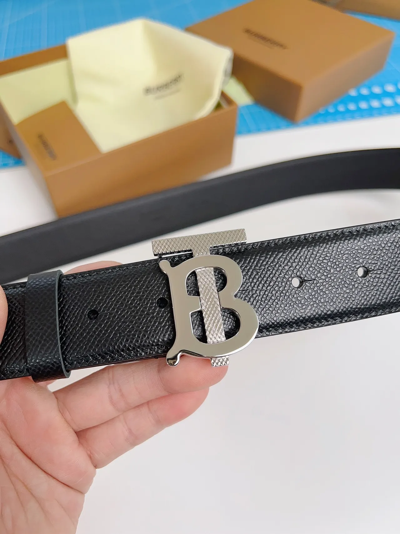Burberry TB boucle ceinture noir cuir texturisé 7