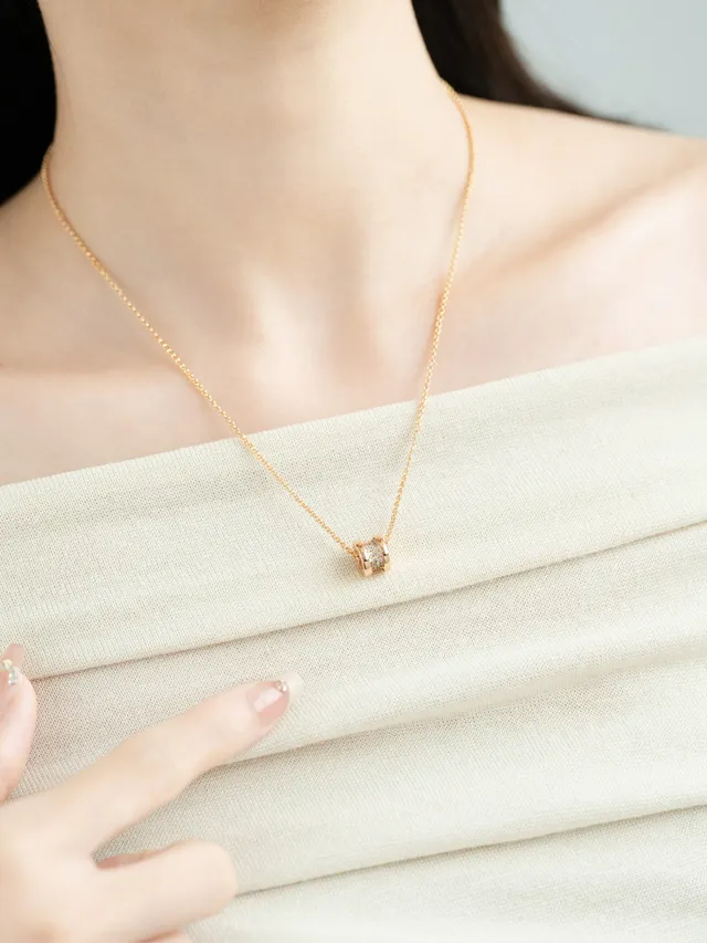 Bvlgari B.zero1 Pavé Diamond 圆柱形吊坠项链 2