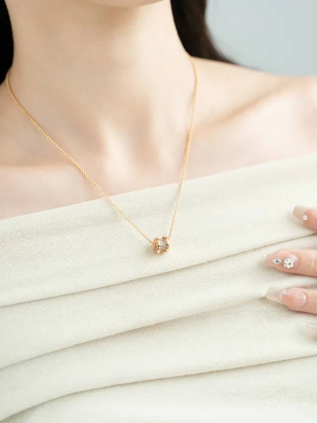 Bvlgari B.zero1 Pavé Diamond 圆柱形吊坠项链 3