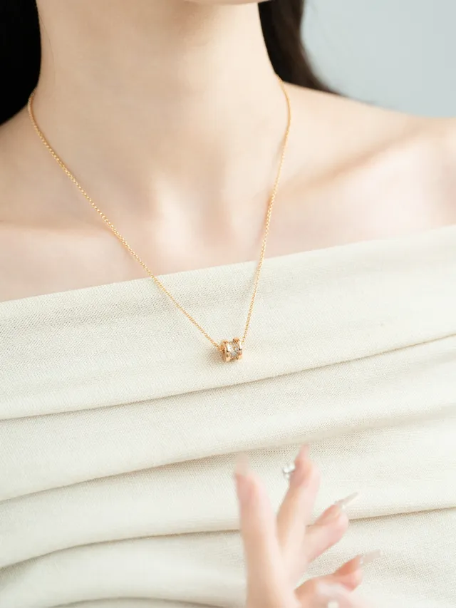 Bvlgari B.zero1 Pavé Diamond 圆柱形吊坠项链 4