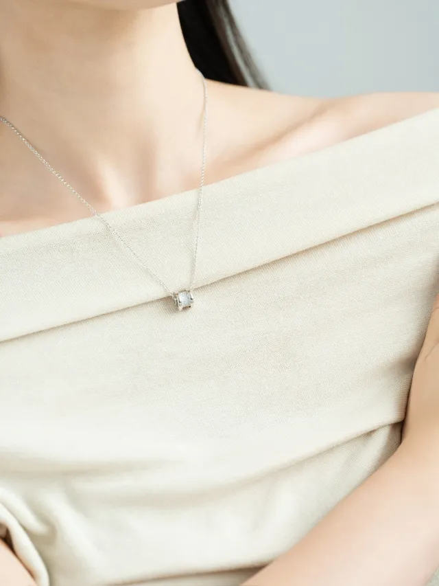 Bvlgari B.zero1 Pavé Diamond 圆柱形吊坠项链 6