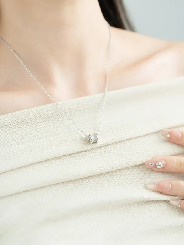 Bvlgari B.zero1 Pavé Diamond 圆柱形吊坠项链 7