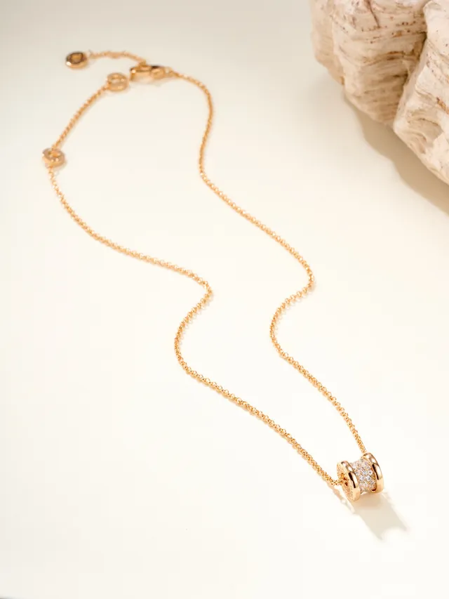 Bvlgari B.zero1 Pavé Diamond 圆柱形吊坠项链 14