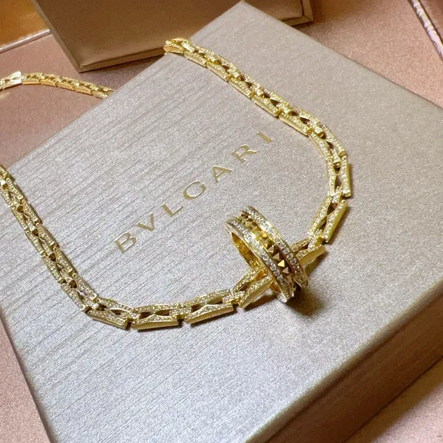 Bvlgari B.zero1 Roma Pavé Yellow Gold colar 6