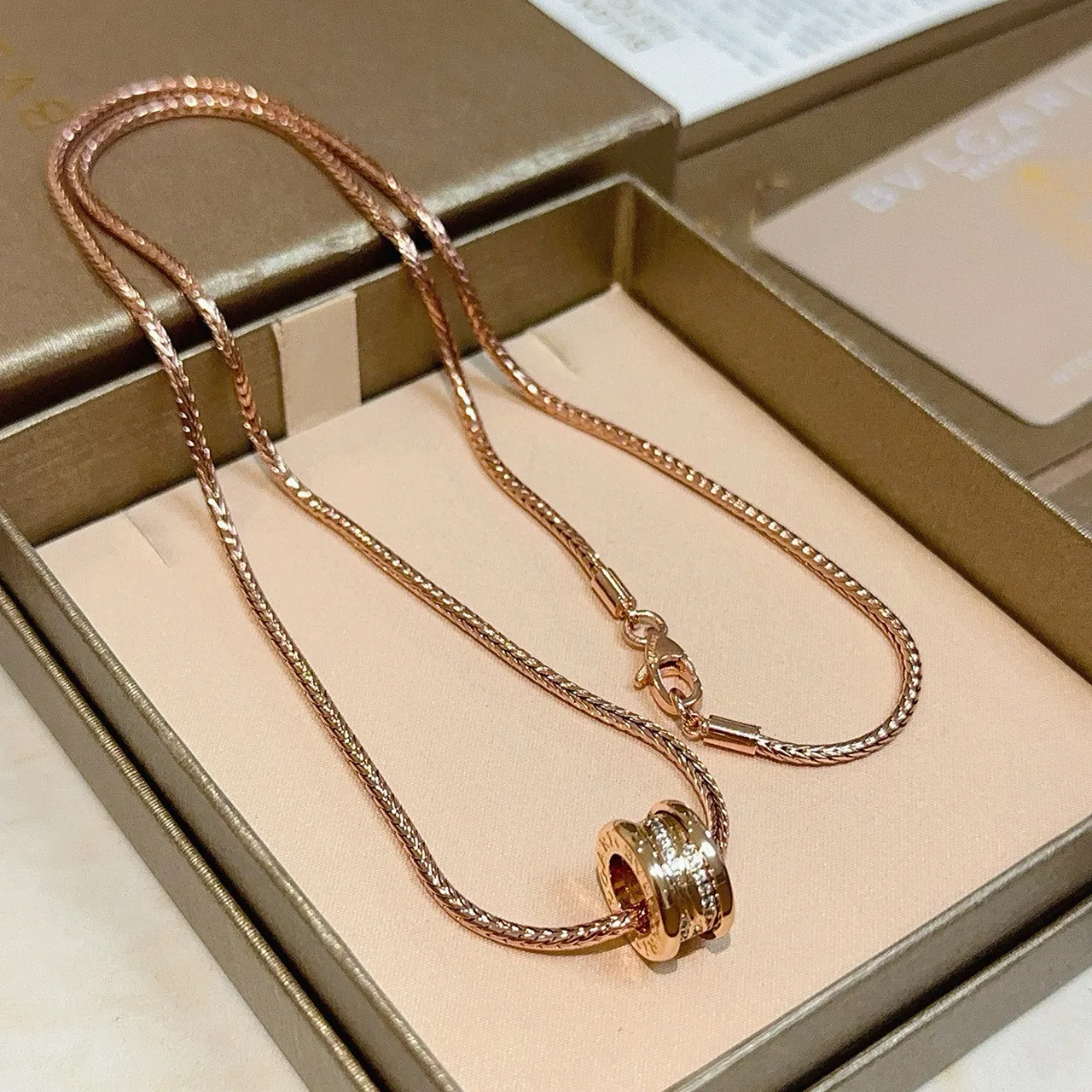 Bvlgari B.zero1 玫瑰金 微镶钻石 多环坠饰项链 6