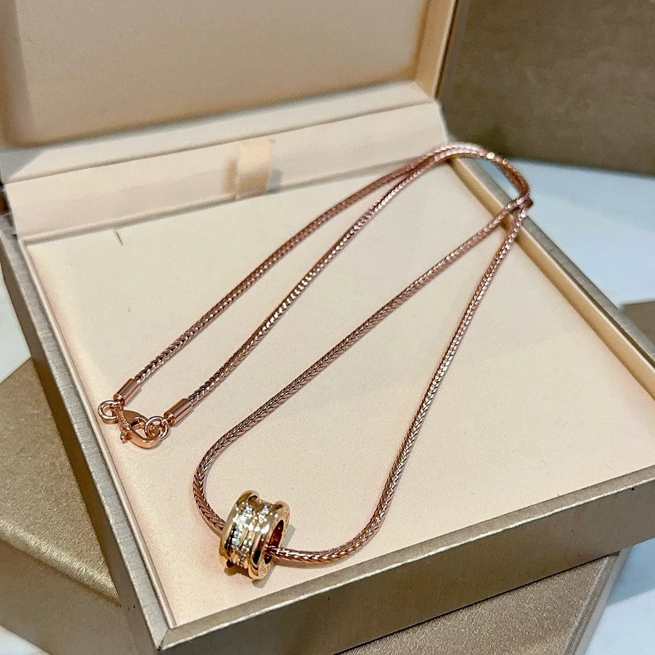 Bvlgari B.zero1 玫瑰金 微镶钻石 多环坠饰项链 8