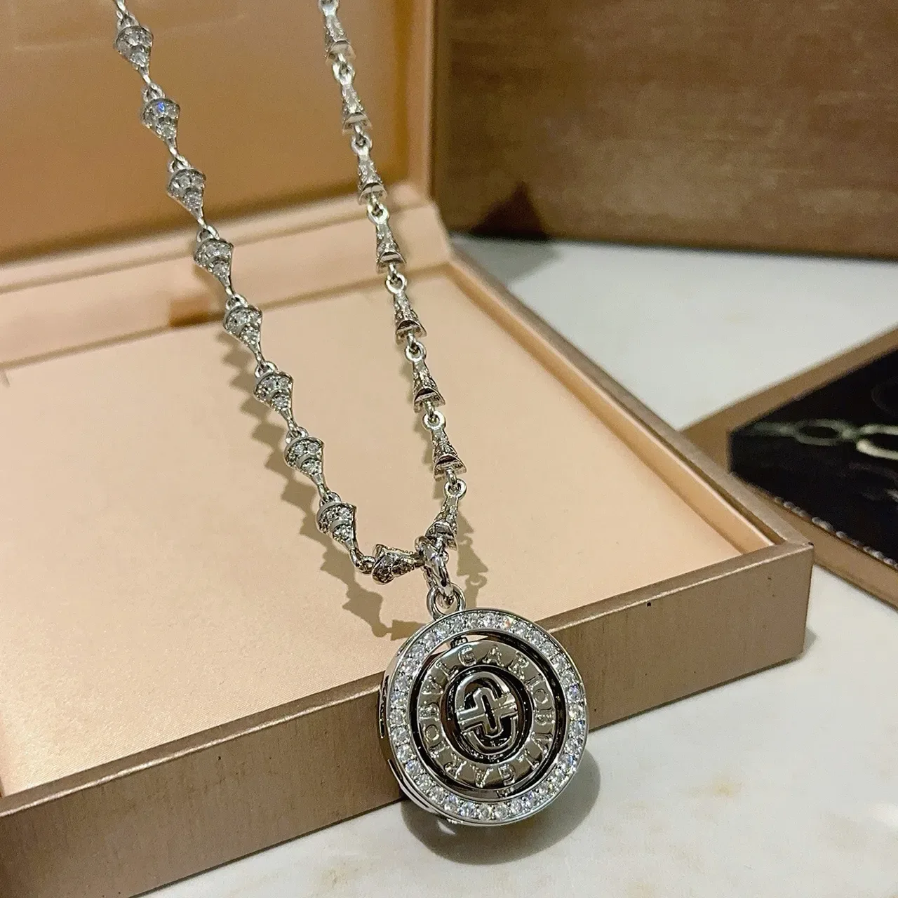 Bvlgari B.zero1 घूमता डिस्क Pavé नेकलेस 2