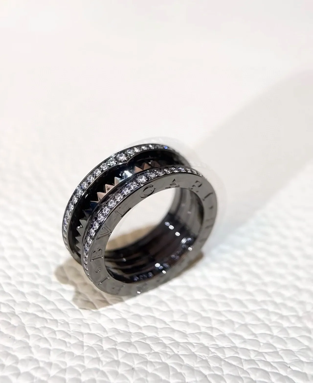Bvlgari B.zero1 तीन पट्टियों का ढेर Pavé हीरा अंगूठी 4
