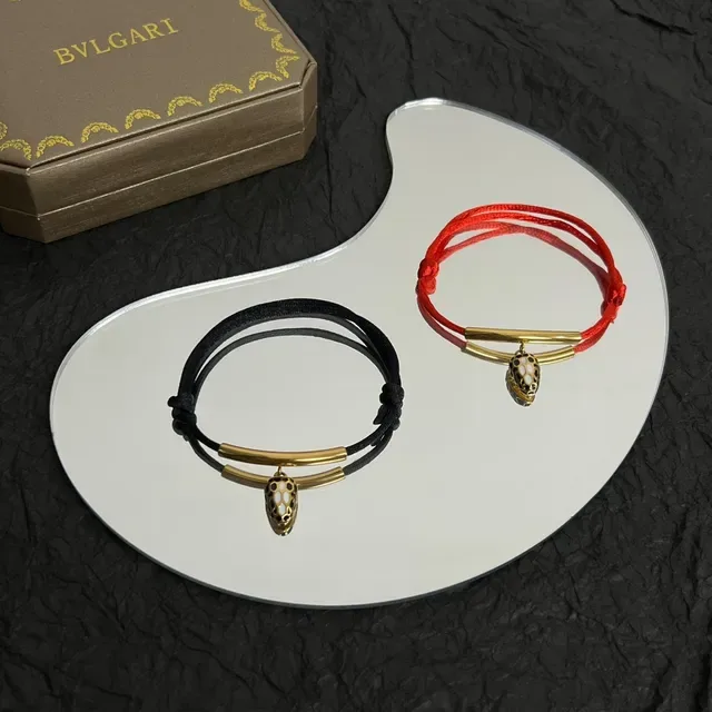 Bvlgari काला कॉर्ड और गोल्ड-टोन बार पेंडेंट ब्रेसलेट 5