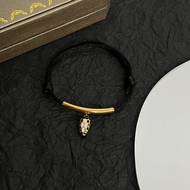 Bvlgari काला कॉर्ड और गोल्ड-टोन बार पेंडेंट ब्रेसलेट 6