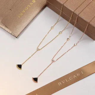 Bvlgari डिवास ड्रीम ब्लैक एनामेल पंख आकार पेंडेंट नेकल्स