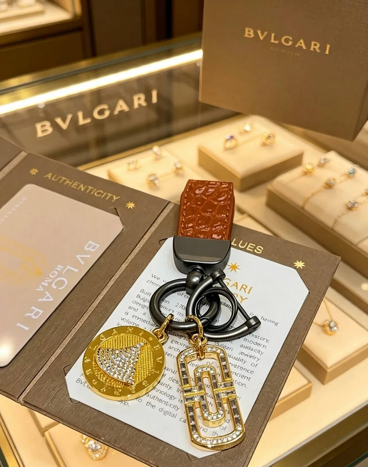 Bvlgari ذهبي بني Pavé-Set Charms جلد تمساح مغطاة بلور حزام مجوهرات 4