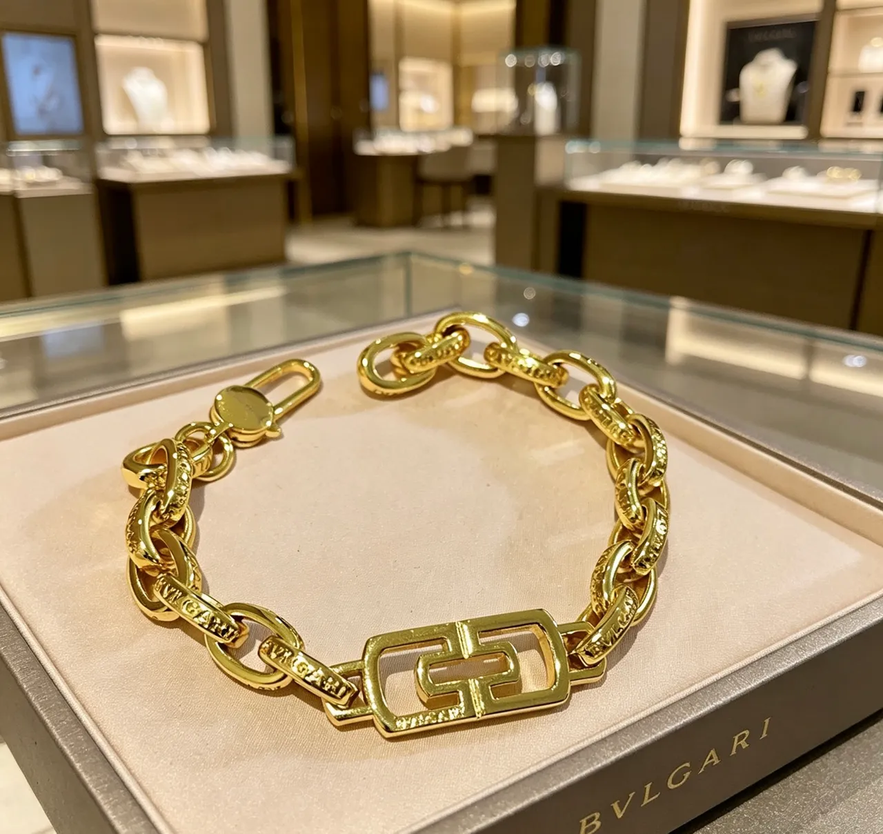 Bvlgari Greca Motif سوار سلسلة ذهبية سميكة 9