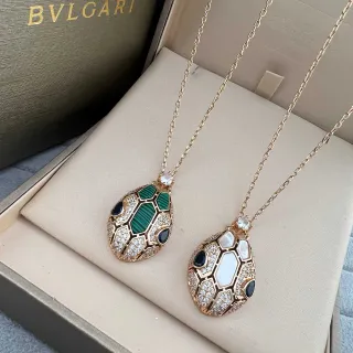 Bvlgari Serpenti सोने हरा सांप जैसी सिर की आकृति ज्यामितीय स्केल मोटिफ हार