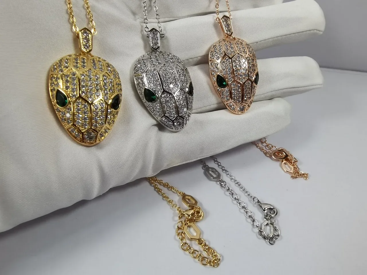 Bvlgari Serpenti Pavé 蛇头吊坠项链 5