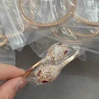 Bvlgari Serpenti ذهب وردي الماس والياقوت سوارة رأس الثعبان