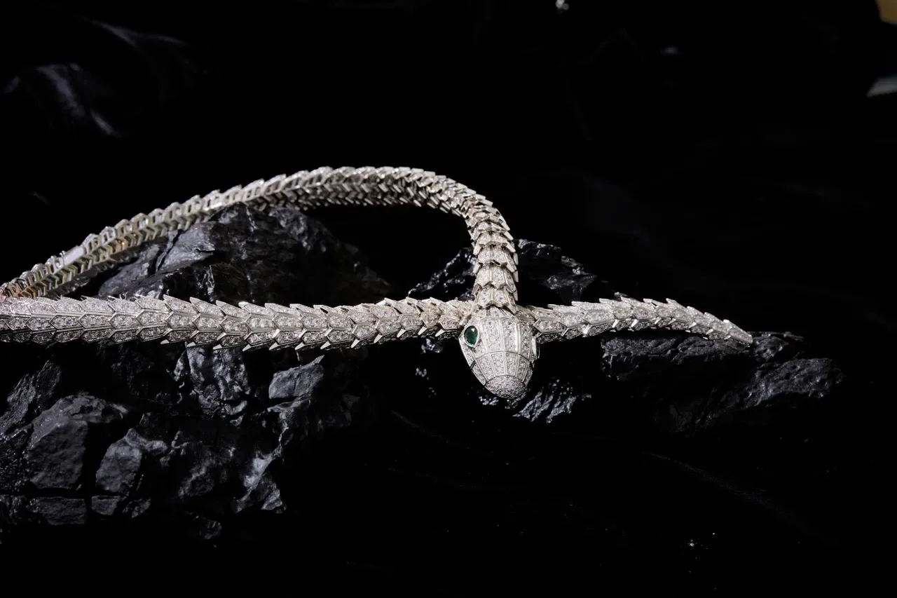 Bvlgari Serpenti Pulsera Silver Green con motivo de escamas articuladas y ajuste Pavé de diamantes 2