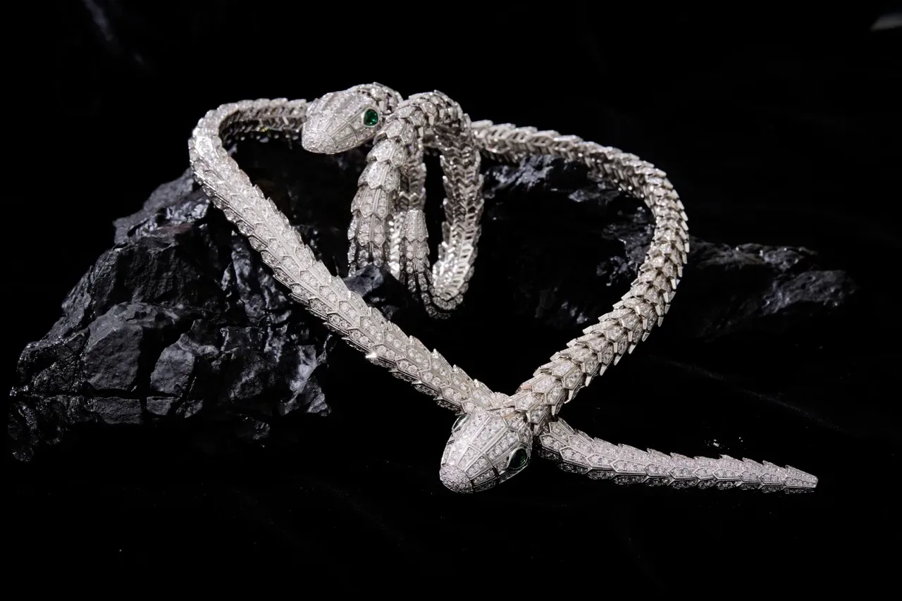 Bvlgari Serpenti Pulsera Silver Green con motivo de escamas articuladas y ajuste Pavé de diamantes 3
