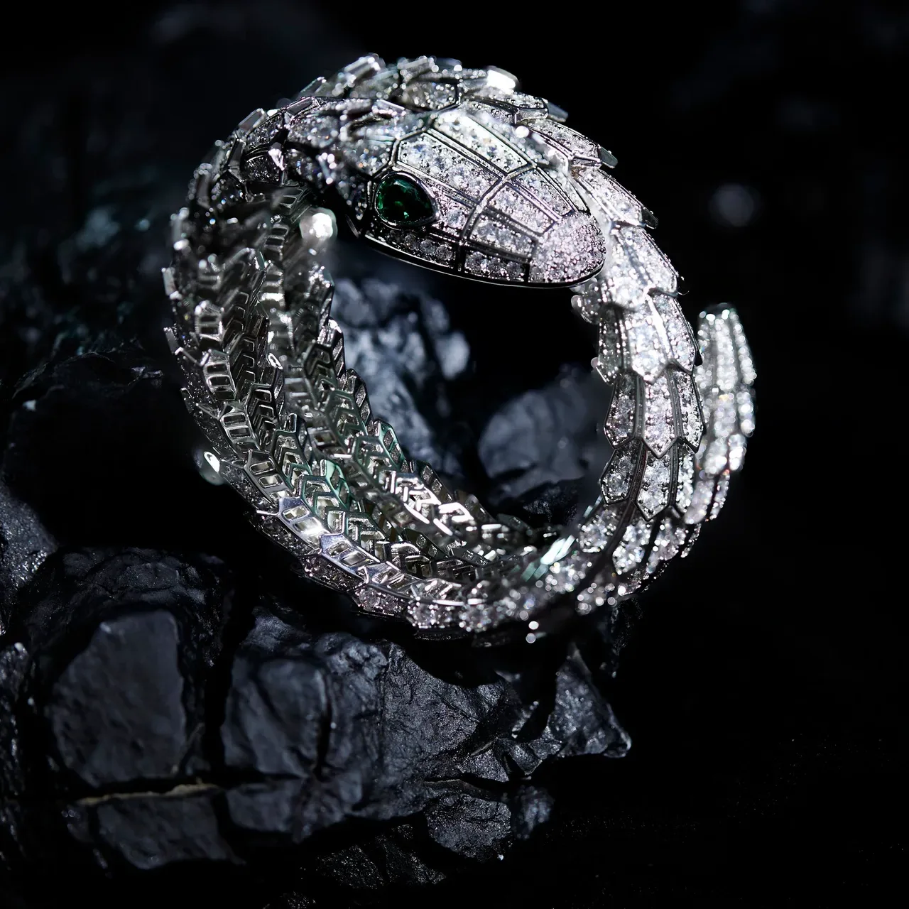 Bvlgari Serpenti Pulsera Silver Green con motivo de escamas articuladas y ajuste Pavé de diamantes 6