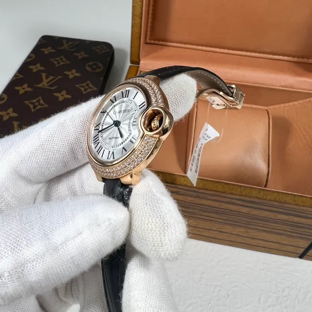 Cartier Ballon Bleu de Cartier bisel pavimentado com diamantes relógio mecânico 6