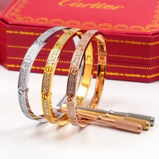 Cartier Juste un Clou Pavé हिञ्जयुक्त बैंगल ब्रेसलेट