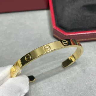 Cartier Love Bracelet চকচকে সোনালি টোন স্ক্রু-মোটিফ দৃঢ় কাফ ব্রেসলেট