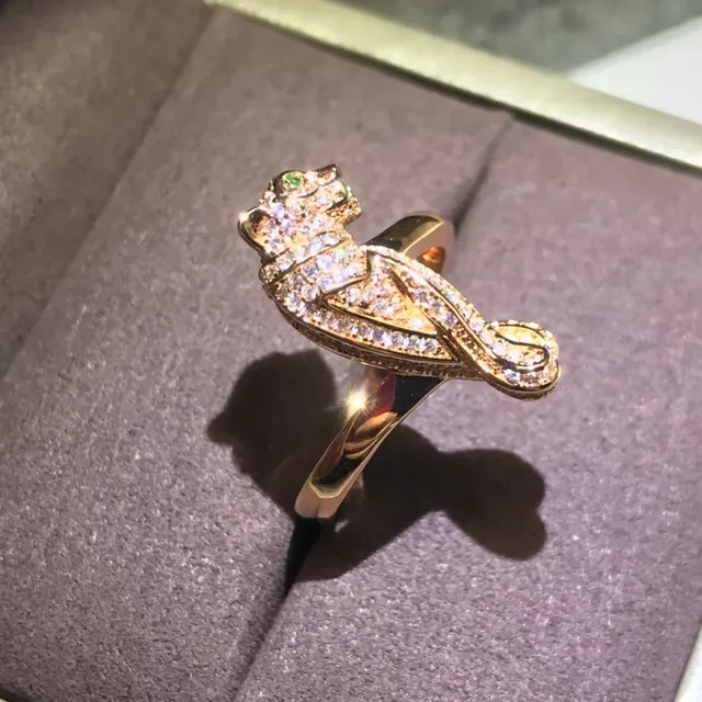 Cartier Panthère Panther Motif Pavé Diamond and Emerald Ring 2