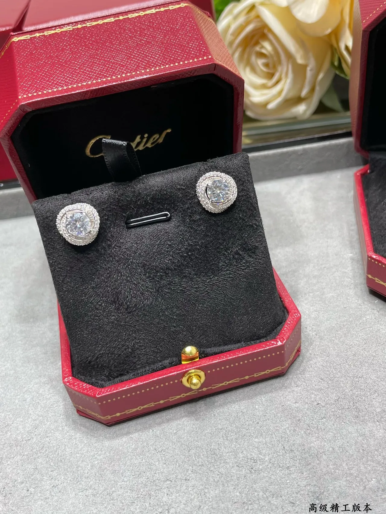 Cartier Argentées Transparentes Double-Halo Monture Pavé Brillante Ronde Pierre Centrale Boucles d'Oreilles 3