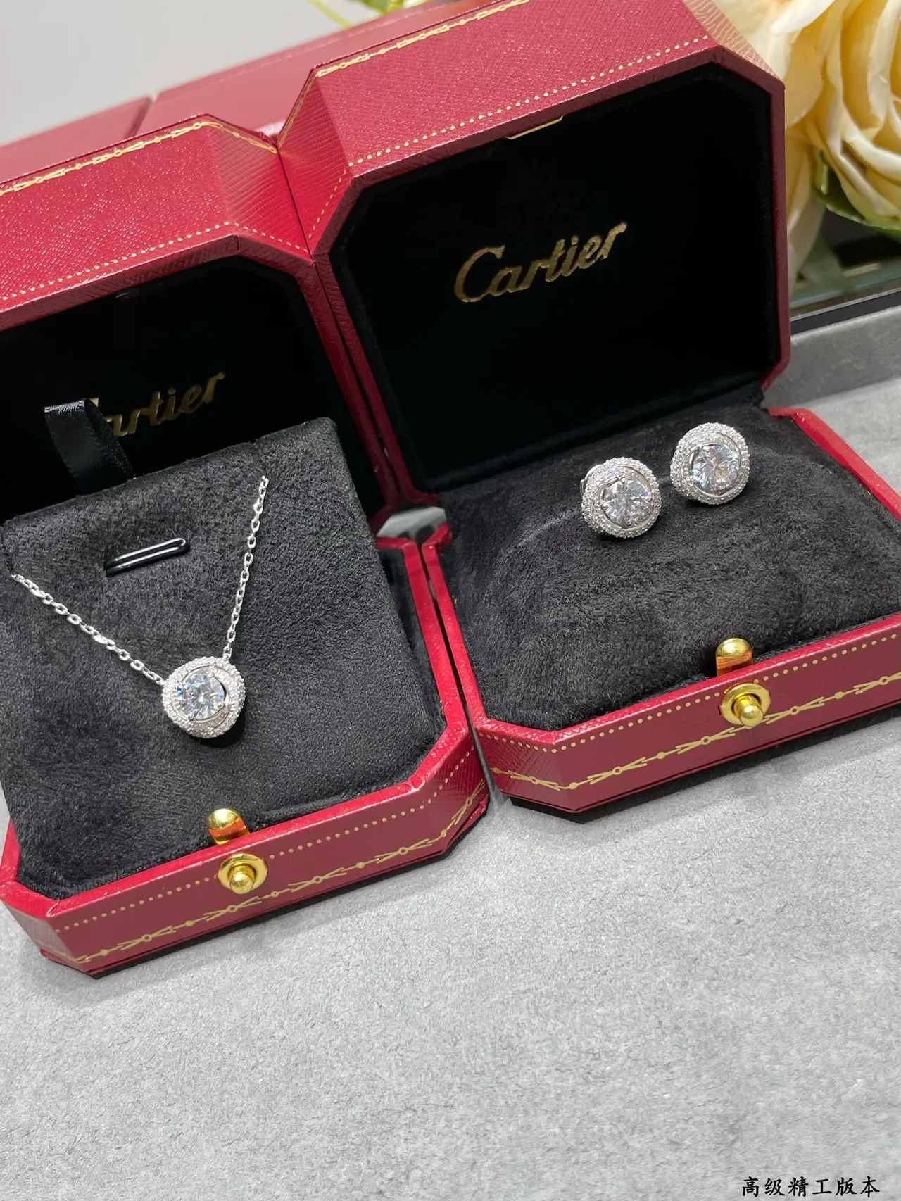 Cartier Argentées Transparentes Double-Halo Monture Pavé Brillante Ronde Pierre Centrale Boucles d'Oreilles 4