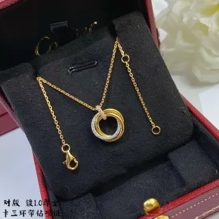 قلادة Cartier Trinity Pavé-Diamond ذهب أصفر