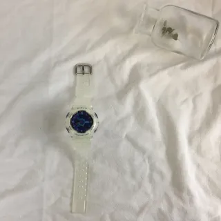 卡西欧 Baby-G 半透明白色树脂运动手表
