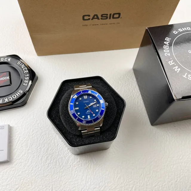 Casio 潜水风格蓝银色表盘陶瓷表圈手表 9
