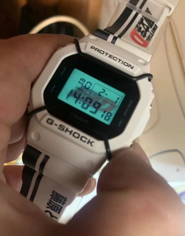 Casio G-Shock DW-5600 白黑运动手表 2