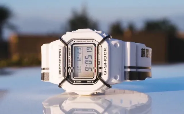 Casio G-Shock DW-5600 白黑运动手表 3