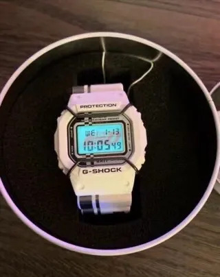 Casio G-Shock DW-5600 白黑运动手表 4