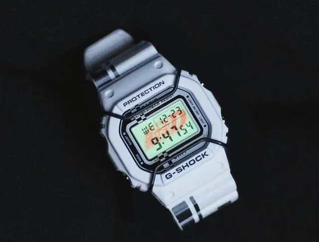 Casio G-Shock DW-5600 白黑运动手表 5