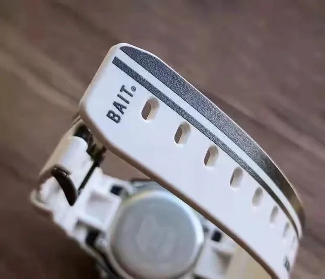 Casio G-Shock DW-5600 白黑运动手表 6
