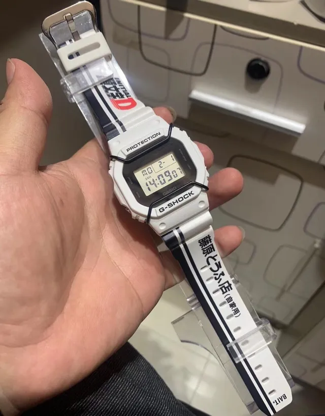 Casio G-Shock DW-5600 白黑运动手表 8