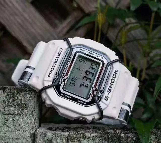 Casio G-Shock DW-5600 白黑运动手表 9