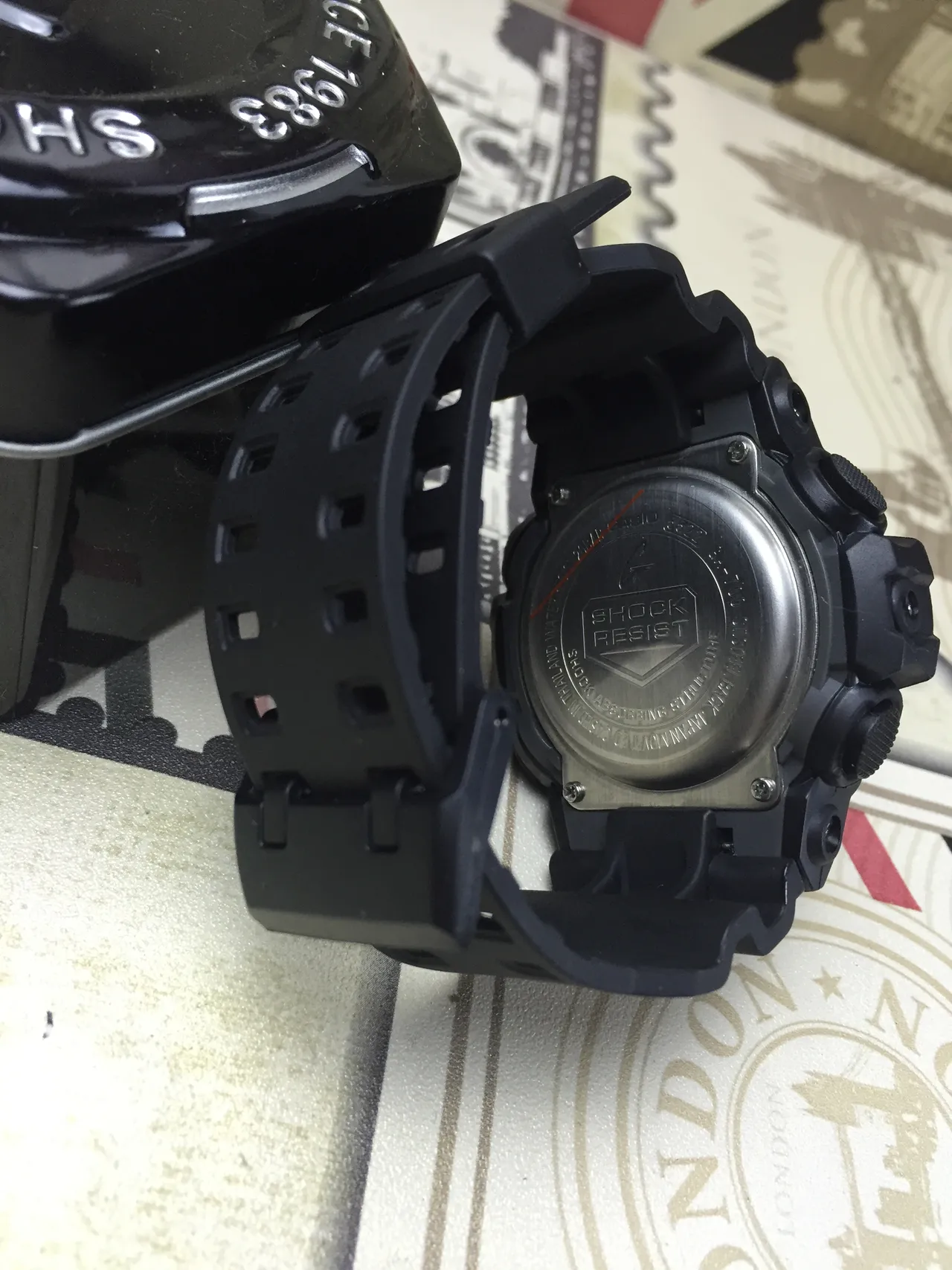 Casio G-Shock GA-100 黑色树脂运动手表 9