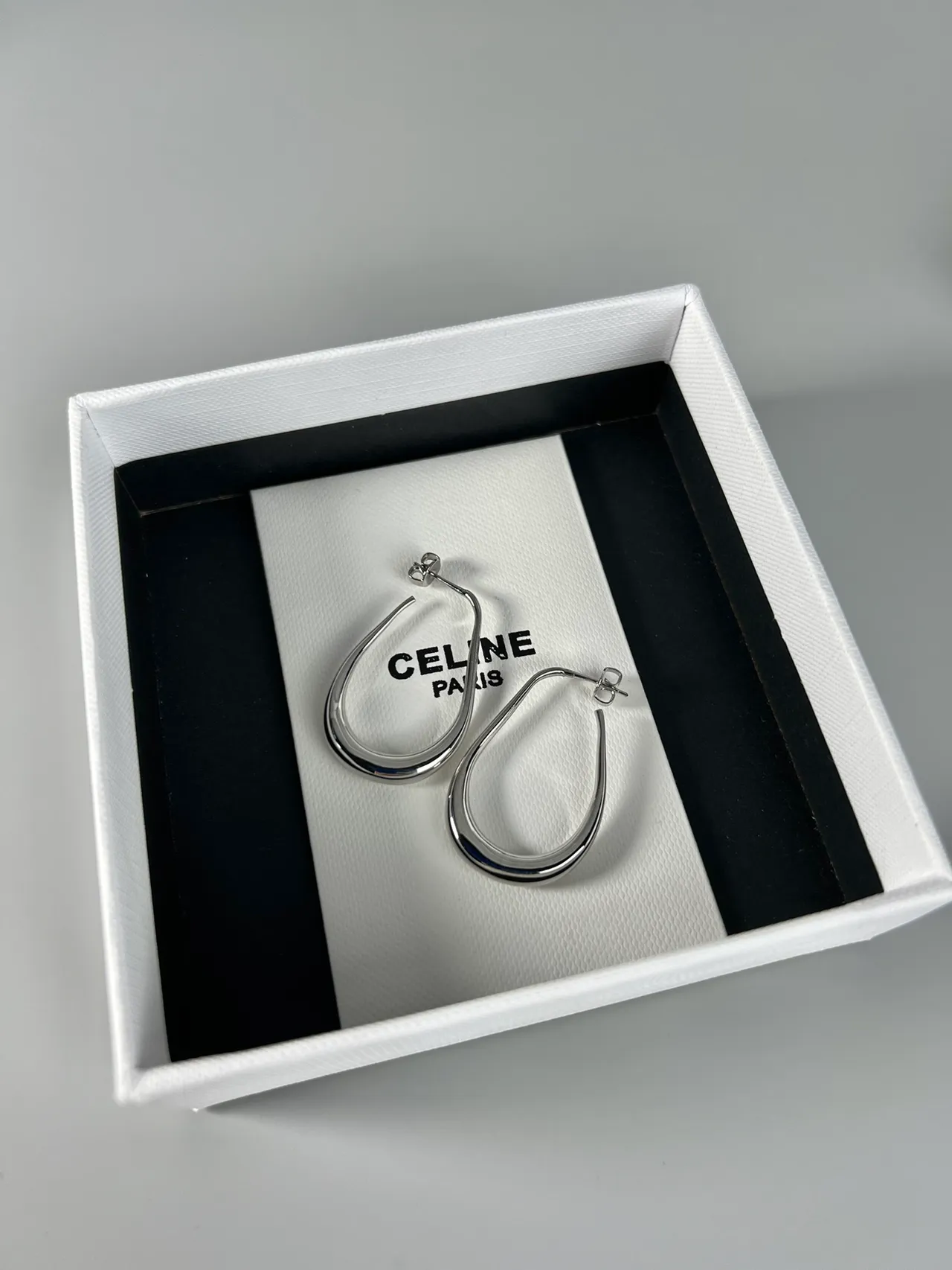 Celine 不对称泪滴圈耳环 5