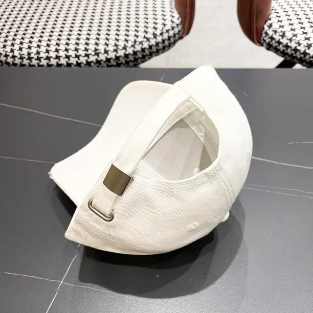 Celine Double-C कढ़ाई डिस्ट्रेस्ड बेसबॉल कैप 11
