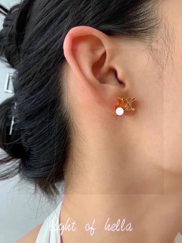 सेलिन ट्रायोम्फ इंटरलॉकिंग डबल-सी गोल्ड-टोन स्टड ईयररिंग्स 6