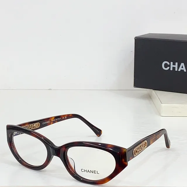 Chanel Gafas Ópticas Marco Rectangular de Acetato Negro Dorado Brillante 6