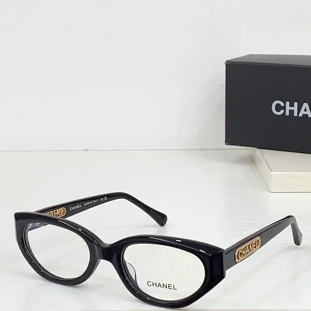 Chanel Gafas Ópticas Marco Rectangular de Acetato Negro Dorado Brillante 7