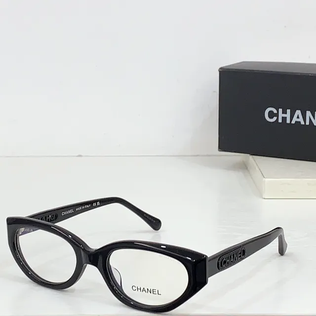 Chanel Gafas Ópticas Marco Rectangular de Acetato Negro Dorado Brillante 9