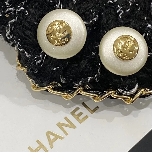 Chanel Bolsa de corrente de tweed preto e dourado 3