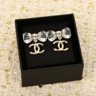 Aretes Chanel con moño y logo CC en cristal