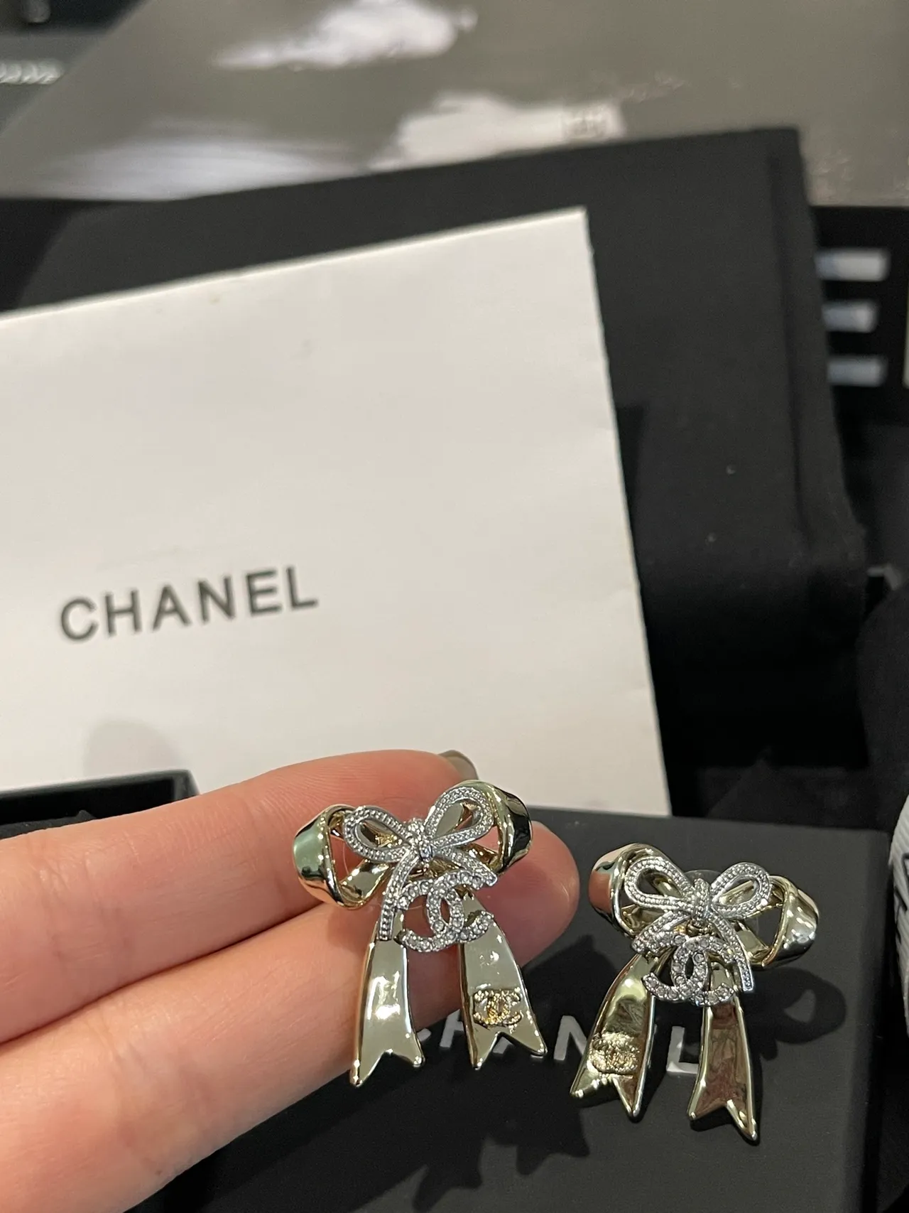 Chanel Nœud Argent Blanc Cristal-Pavé Boucles d'Oreilles 2